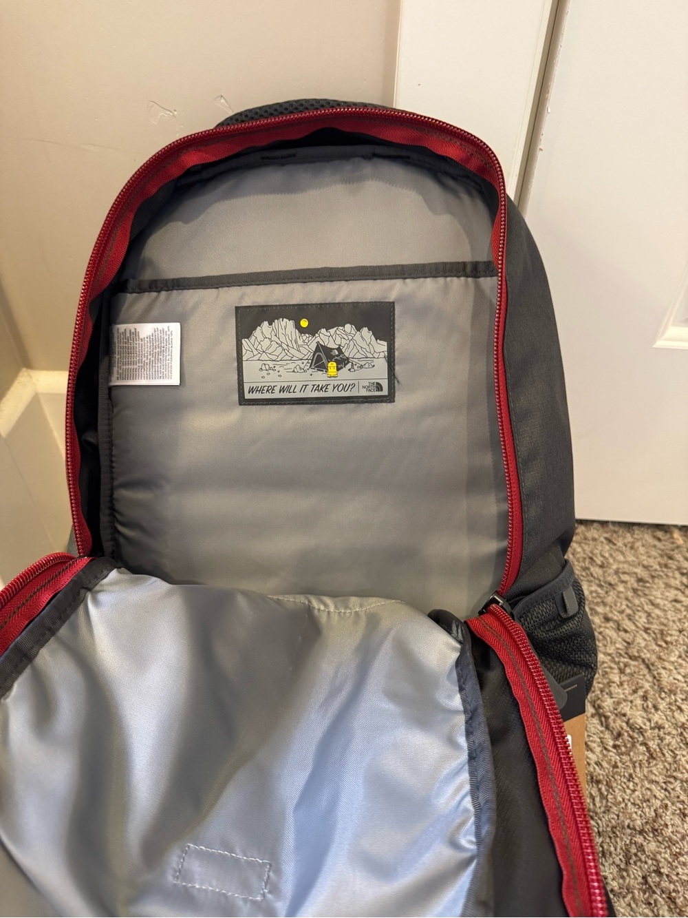 The North Face Black and Red Men's Backpack with External Bungee - Picture 4 of 4